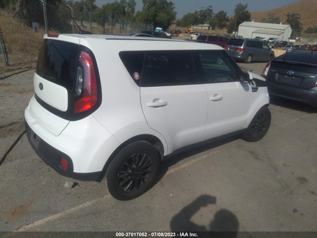 KIA Soul Base 2018 KNDJN2A22J7532697 Image 4