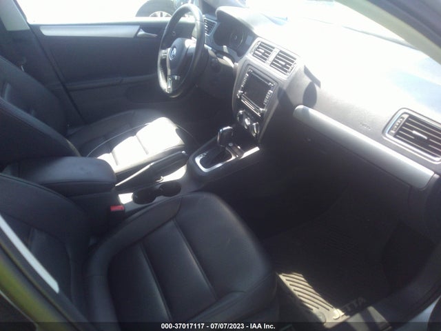 3VWD17AJ3EM393671 Volkswagen Jetta Sedan Se