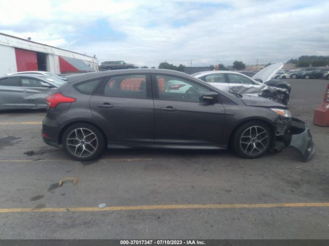 1FADP3K21GL310699 Ford FOCUS SE