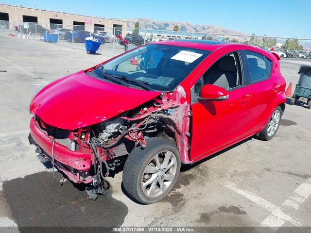 Toyota Prius C One/three/two/four 2014 JTDKDTB32E1061468 Image 2