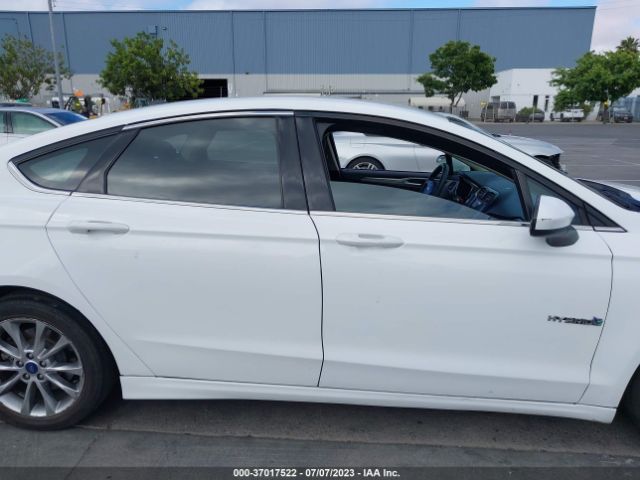 3FA6P0LUXHR325969 Ford Fusion Hybrid Se