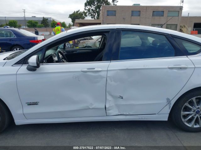 3FA6P0LUXHR325969 Ford Fusion Hybrid Se