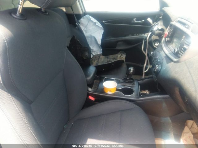 5XYPGDA31JG426821 KIA SORENTO LX