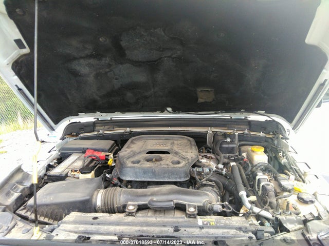 1C4HJXDN2KW623585 Jeep Wrangler Unlimited Sport Altitude