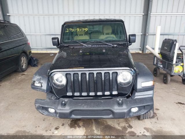 1C4HJXDG4JW100889 Jeep Wrangler Unlimited Sport S