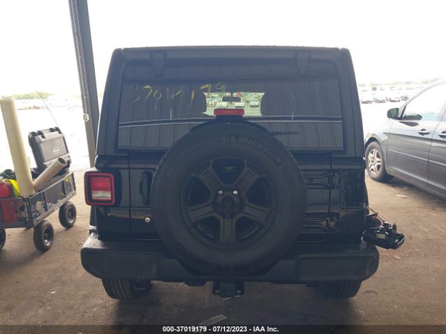 1C4HJXDG4JW100889 Jeep Wrangler Unlimited Sport S