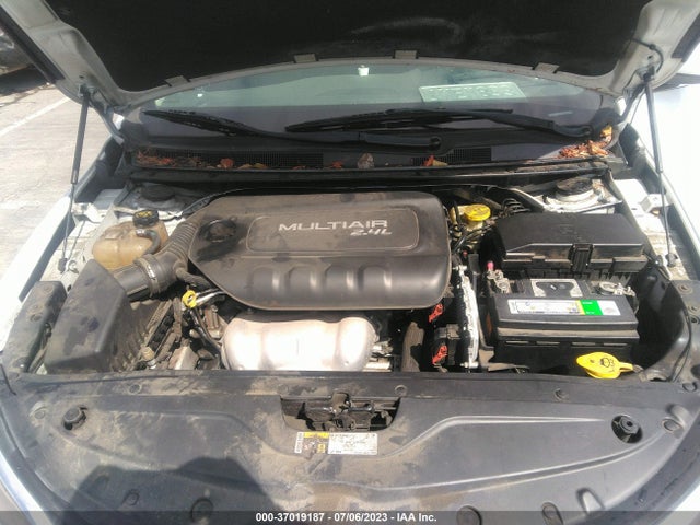 1C3CCCAB2GN153423 Chrysler 200 Limited