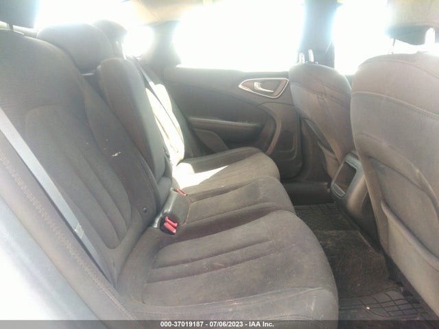 1C3CCCAB2GN153423 Chrysler 200 Limited