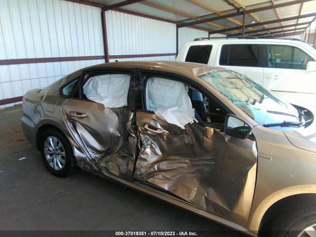 1VWAT7A31FC048656 Volkswagen Passat 1.8t Wolfsburg Ed