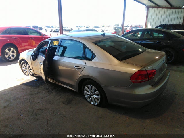 1VWAT7A31FC048656 Volkswagen Passat 1.8t Wolfsburg Ed