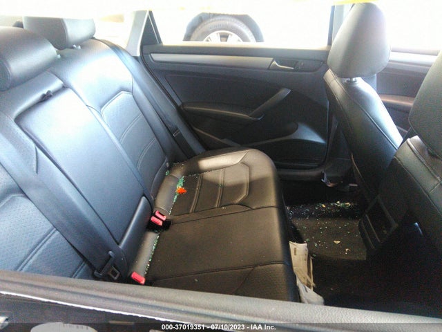 1VWAT7A31FC048656 Volkswagen Passat 1.8t Wolfsburg Ed