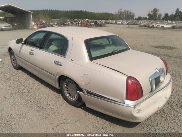 2000 LINCOLN TOWN CAR CARTIER VIN: 1LNHM83W2YY915270