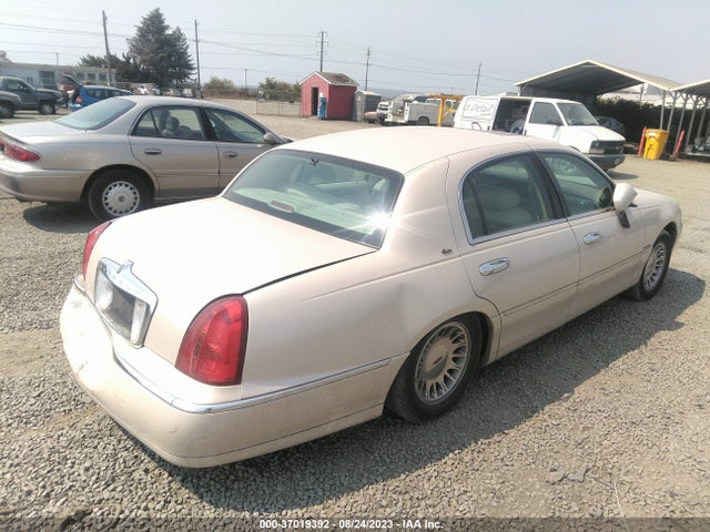 2000 LINCOLN TOWN CAR CARTIER VIN: 1LNHM83W2YY915270