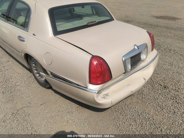 2000 LINCOLN TOWN CAR CARTIER VIN: 1LNHM83W2YY915270