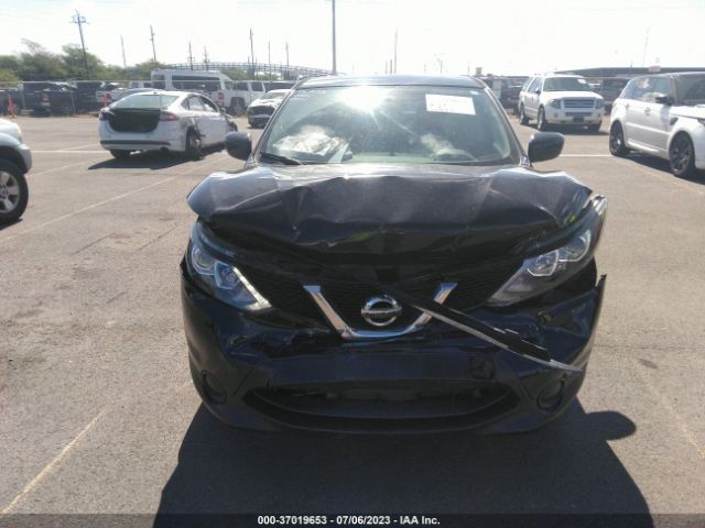 JN1BJ1CP5JW104554 Nissan Rogue Sport S
