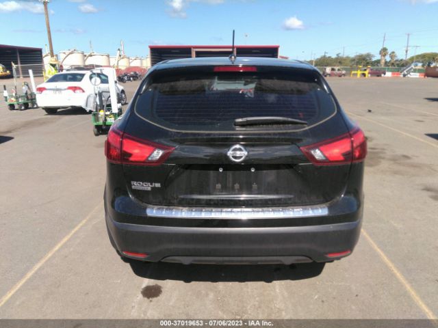 JN1BJ1CP5JW104554 Nissan Rogue Sport S