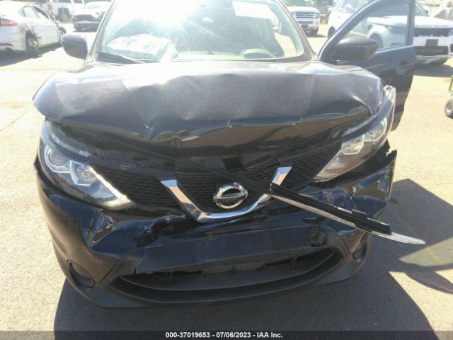 JN1BJ1CP5JW104554 Nissan Rogue Sport S