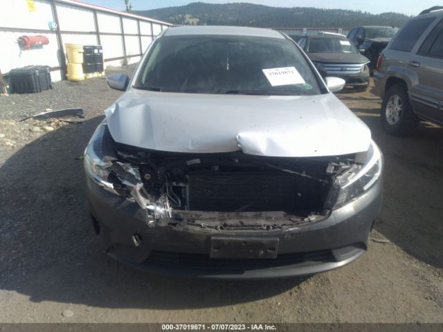 3KPFK4A75JE257963 KIA FORTE LX