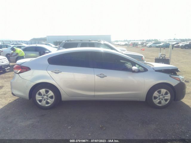 3KPFK4A75JE257963 KIA FORTE LX