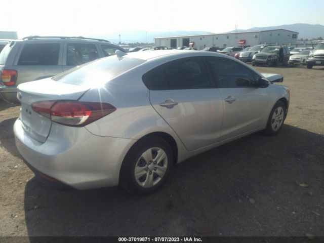 3KPFK4A75JE257963 KIA FORTE LX