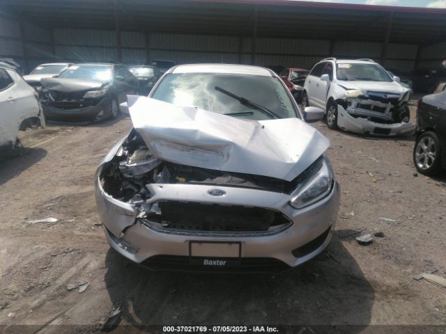 1FADP3F24JL218360 Ford FOCUS SE