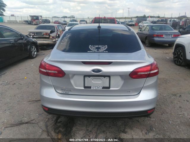 1FADP3F24JL218360 Ford FOCUS SE
