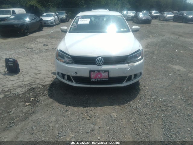 3VWD17AJ9EM365650 Volkswagen Jetta Sedan Se