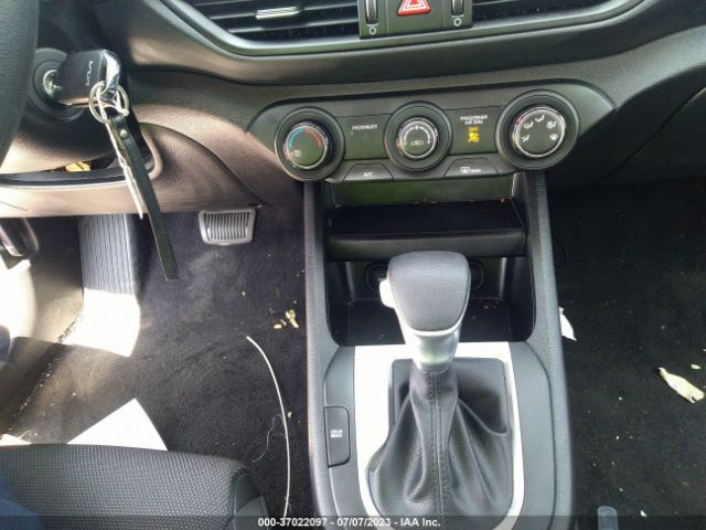 3KPF24AD9PE568813 KIA FORTE LX