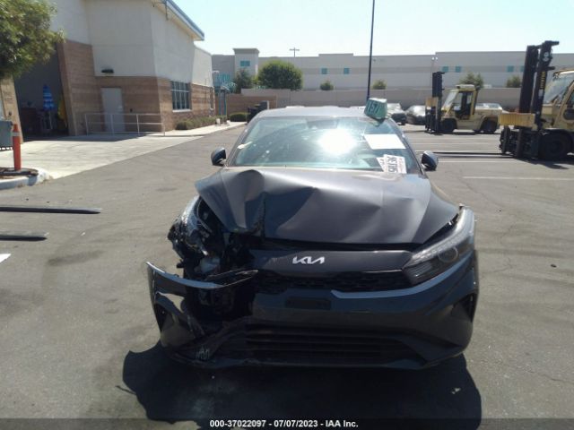 3KPF24AD9PE568813 KIA FORTE LX