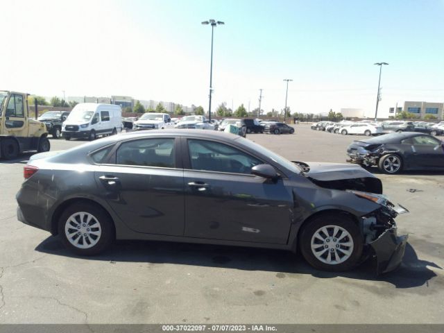 3KPF24AD9PE568813 KIA FORTE LX