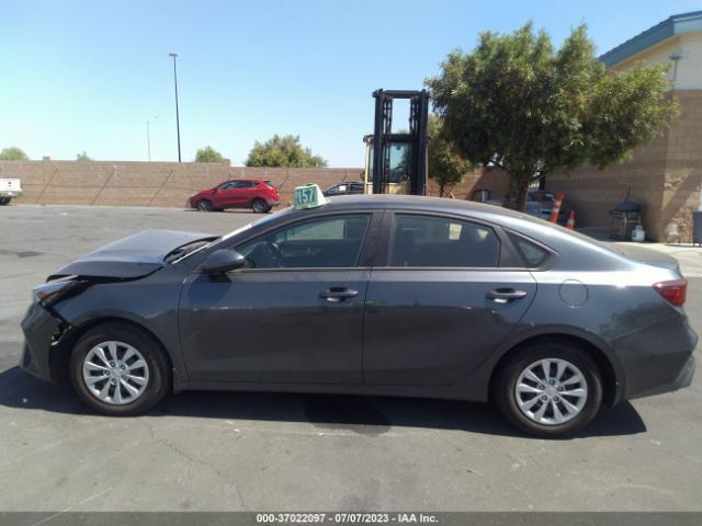 3KPF24AD9PE568813 KIA FORTE LX