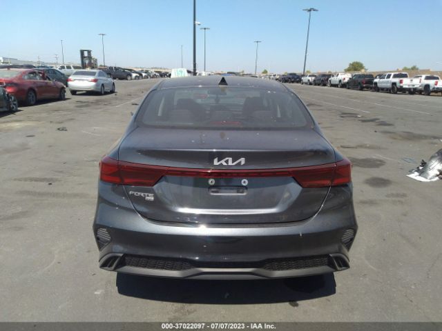 3KPF24AD9PE568813 KIA FORTE LX