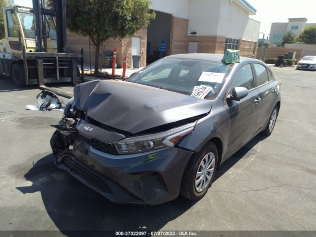 3KPF24AD9PE568813 KIA FORTE LX