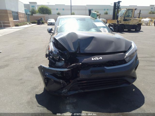 3KPF24AD9PE568813 KIA FORTE LX