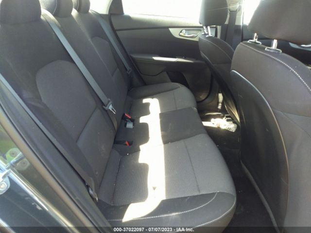 3KPF24AD9PE568813 KIA FORTE LX