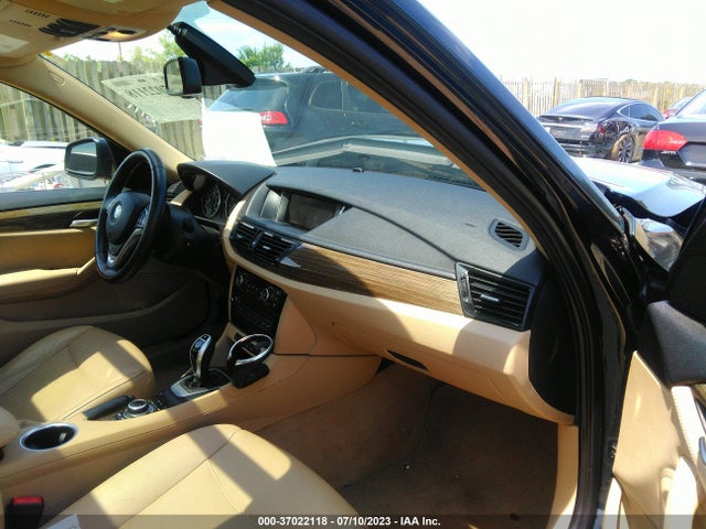 2013 BMW X1 XDRIVE28I VIN: WBAVL1C56DVR82794