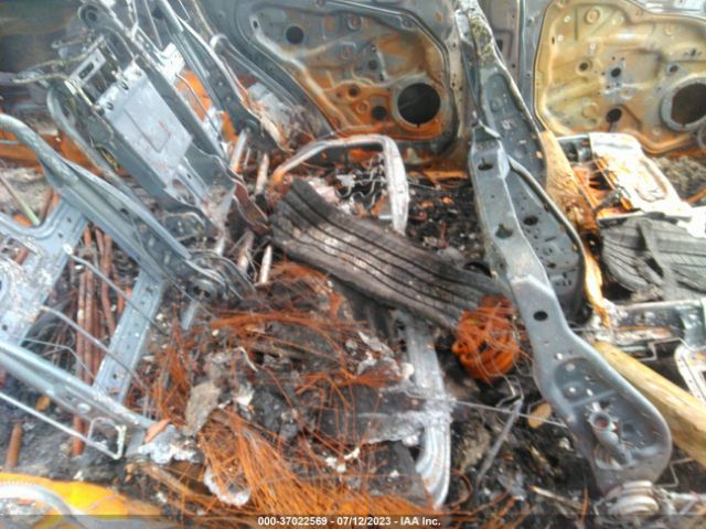5XYKT3A63EG471162 KIA SORENTO LX