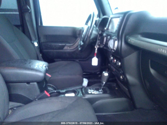 1C4BJWDGXHL663425 Jeep Wrangler Unlimited Sport