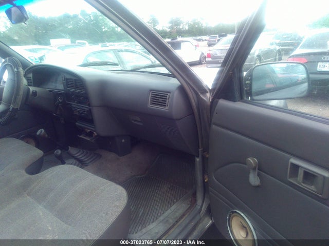 1989 TOYOTA PICKUP 1/2 TON SHT WHEELBASE DLX VIN: JT4RN01P8K7014582