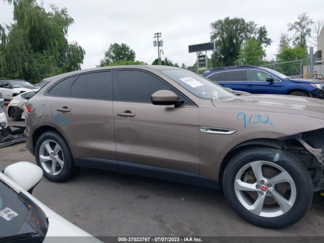 SADCJ2BV6HA896829 Jaguar F-pace 35t Premium