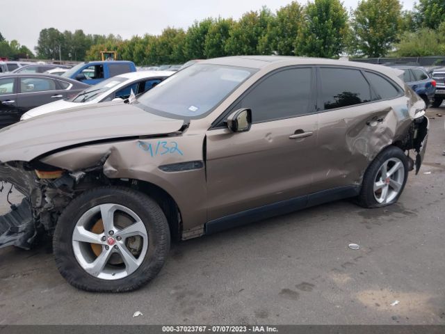 SADCJ2BV6HA896829 Jaguar F-pace 35t Premium