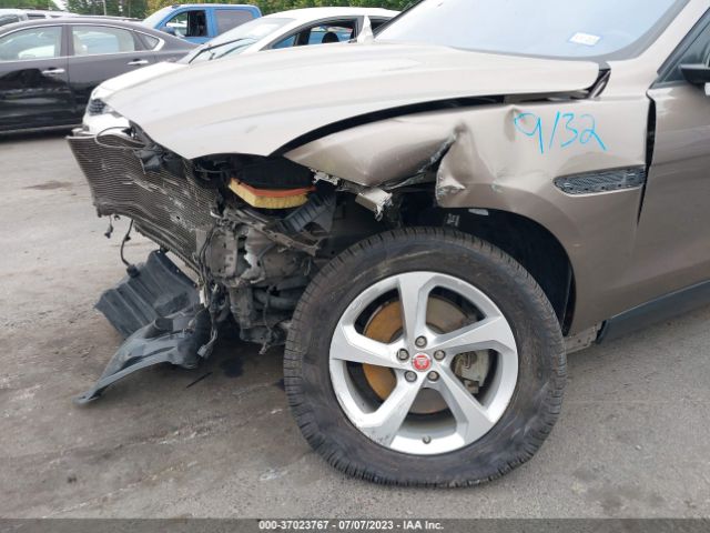 SADCJ2BV6HA896829 Jaguar F-pace 35t Premium