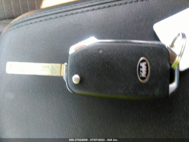 KNDEU2AA7M7212887 KIA SELTOS S