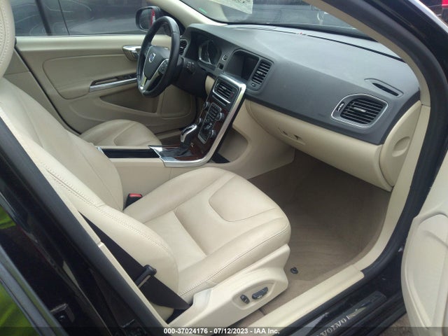 2015 VOLVO V60 T5 DRIVE-E PREMIER VIN: YV140MEB9F1196472