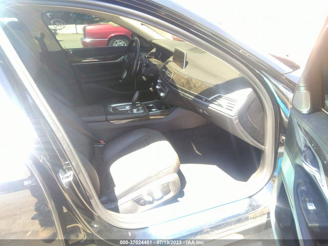 WBA7E2C51HG740143 BMW 7 Series 740i