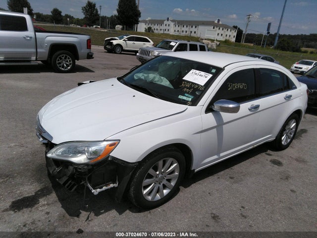 Chrysler 200 Limited 2014 1C3CCBCGXEN187349 Image 2