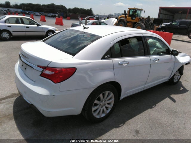 Chrysler 200 Limited 2014 1C3CCBCGXEN187349 Image 4