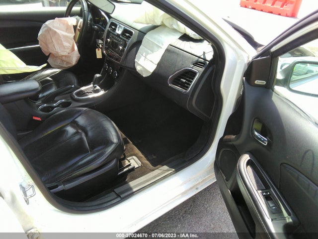 Chrysler 200 Limited 2014 1C3CCBCGXEN187349 Image 5