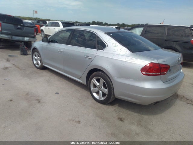 1VWAT7A31FC085139 Volkswagen Passat 1.8t Limited Edition