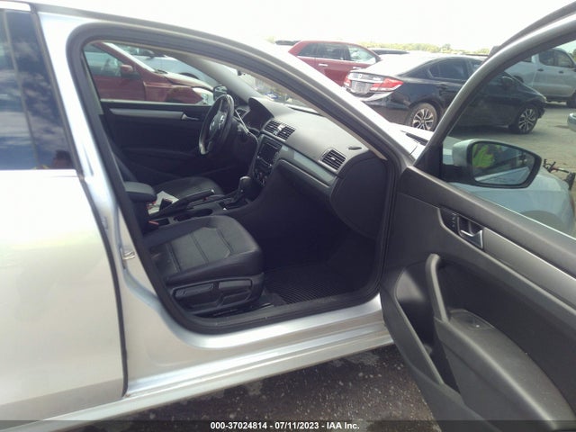 1VWAT7A31FC085139 Volkswagen Passat 1.8t Limited Edition